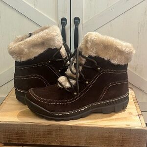 Baretraps Deelya Women's Winter Ankle Boots Brown Suede Faux Fur Lining NEW 8